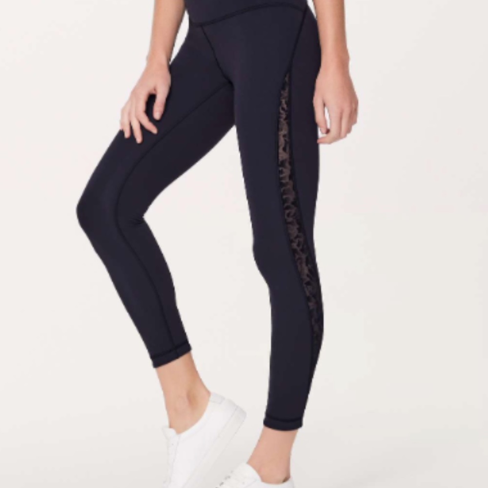 Size 10 Lululemon Meant To Move 7/8 Tight (25")